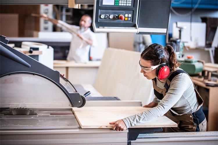 Industrijska proizvodnja bilježi rast na godišnjoj razini
